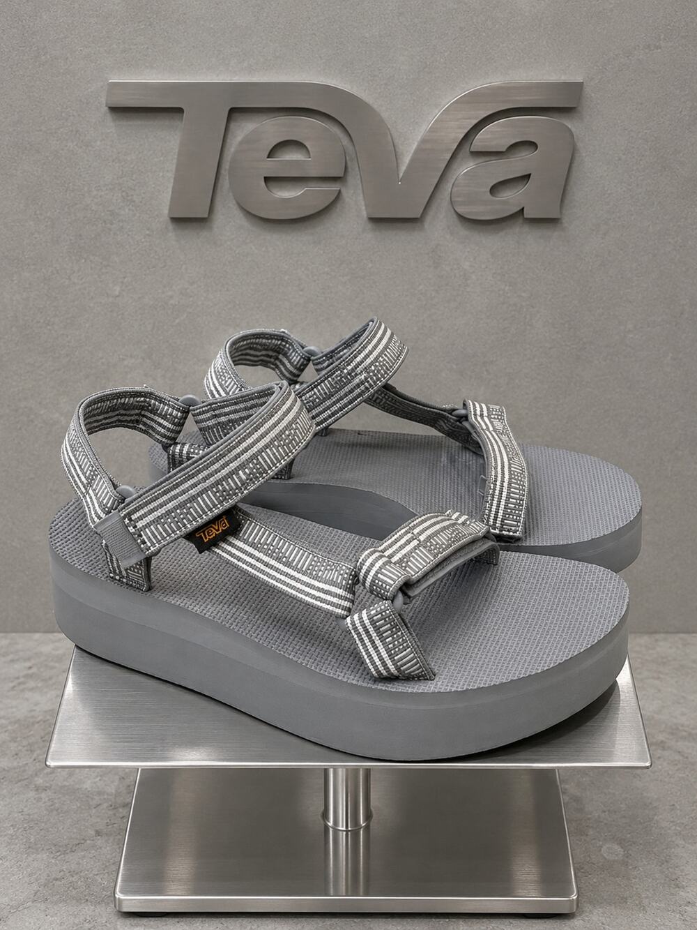 Teva Flatform Universal Gray Platform Sport Sandals Women’s 11